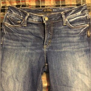 Silver jeans. Elyse skinny crop. Mid rise. 29 waist 26 length